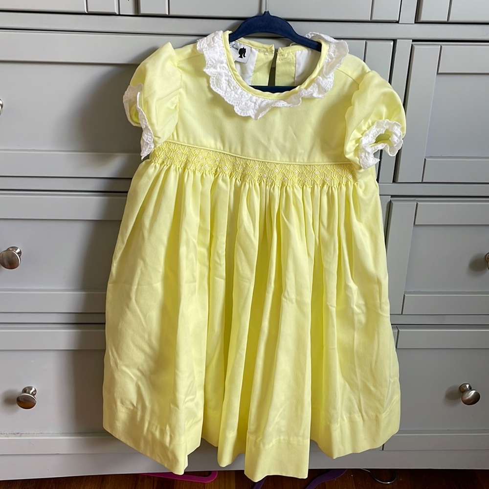 Beautiful classic smocked yellow dressie jessie dress w/white lace detail sz5